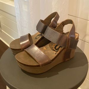 NWT OTBT Bushnell Gold Multi-strap Wedge Sandals